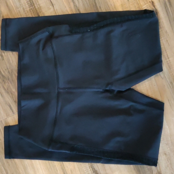 Curves N Combatboots Pants - EUC CNC Black leggings with Striped Mesh Pockets